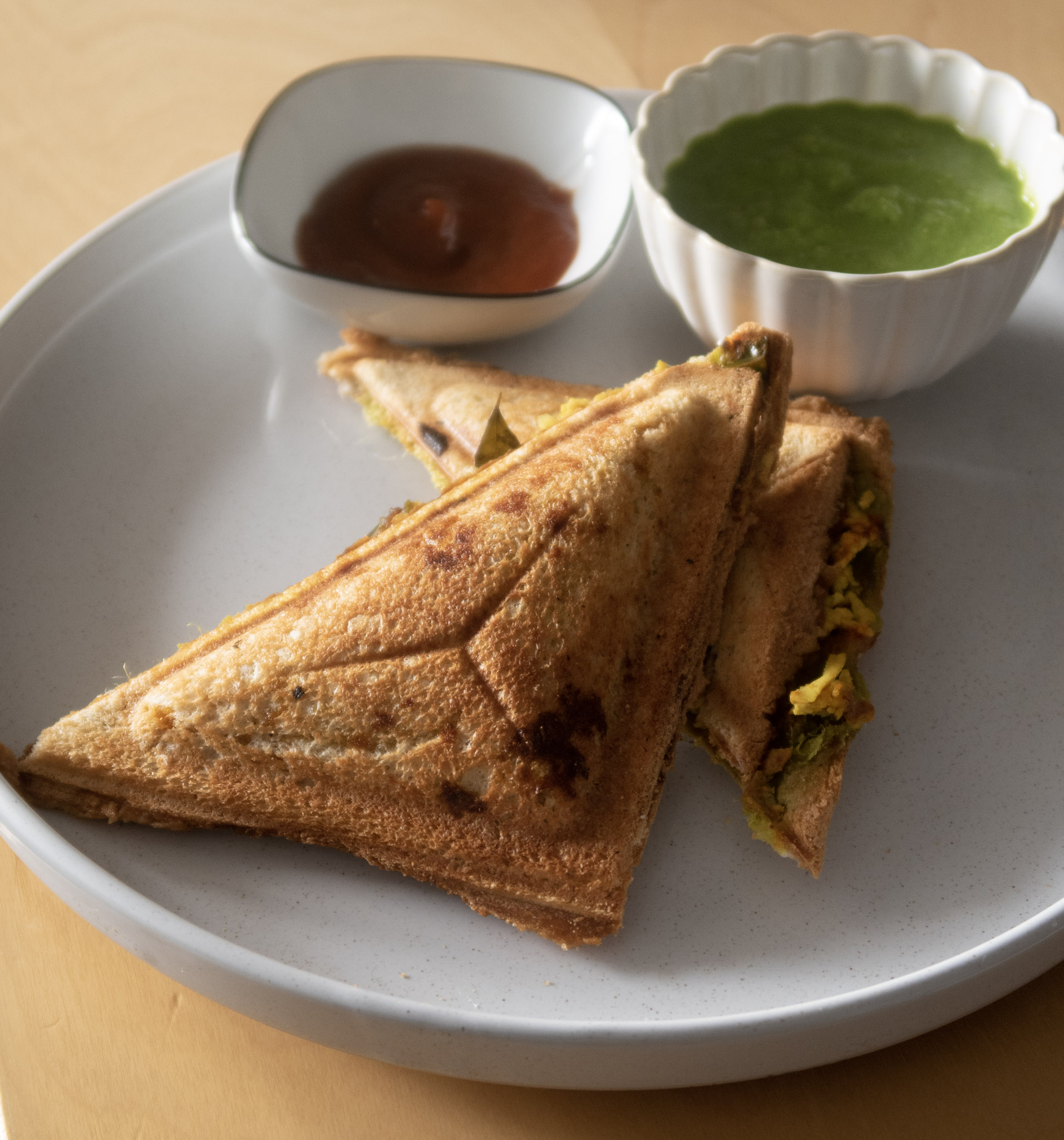 Tofu masala sandwich served with chutney
