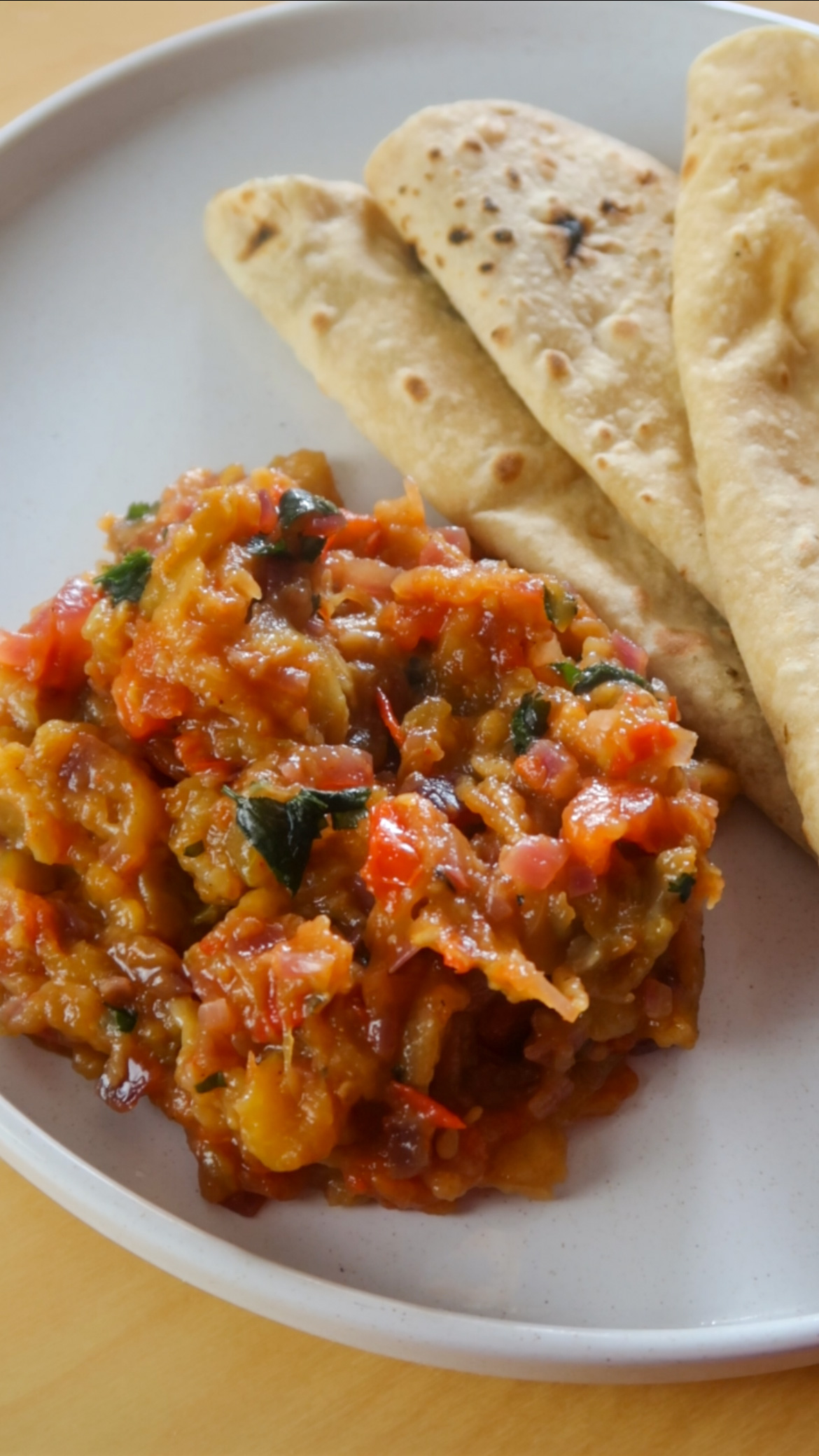 Baingan Bharta with roti on a plate